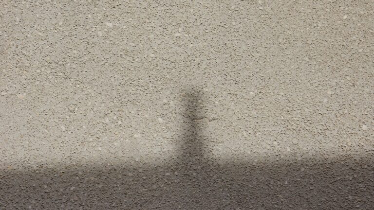 Photo Shadowy figure